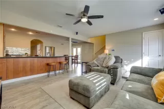 Photo #4: 2466581 Listing