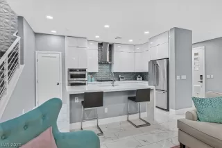 Photo #1: 2466649 Listing