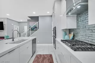 Photo #3: 2466649 Listing