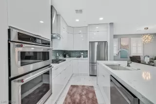 Photo #5: 2466649 Listing