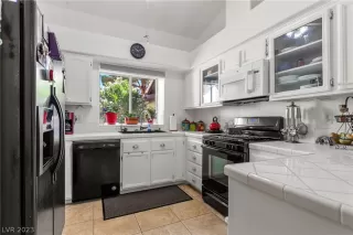 Photo #6: 2466672 Listing