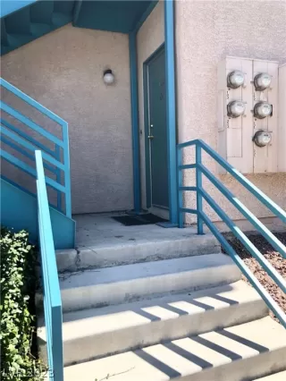 Photo #2: 2466684 Listing