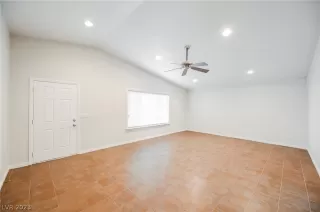 Photo #4: 2466792 Listing 