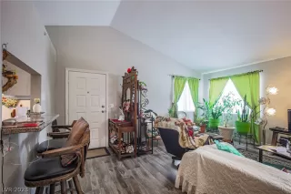 Photo #4: 2466798 Listing