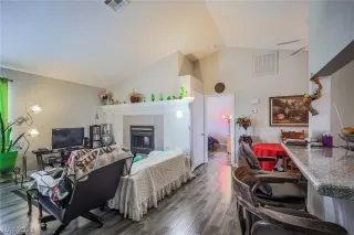 Photo #5: 2466798 Listing