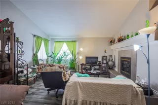 Photo #6: 2466798 Listing