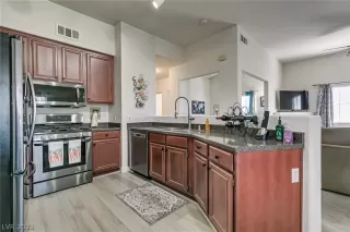 Photo #2: 2466849 Listing