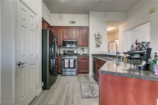 Photo #5: 2466849 Listing