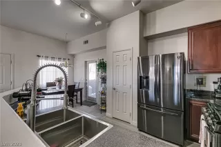 Photo #6: 2466849 Listing