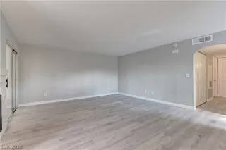 Photo #4: 2466868 Listing