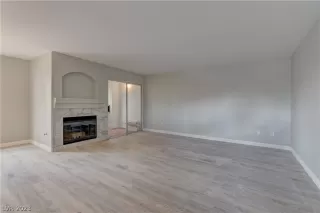 Photo #5: 2466868 Listing