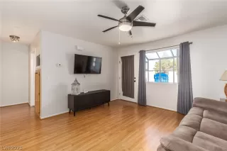 Photo #4: 2466874 Listing