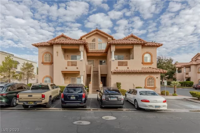 MLS: 2466912 Condo For Sale