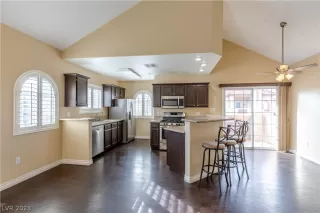 Photo #3: 2466912 Listing 