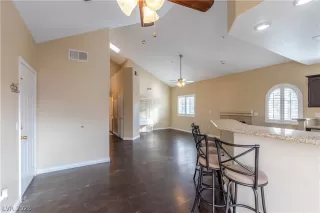 Photo #5: 2466912 Listing 