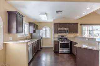 Photo #6: 2466912 Listing 