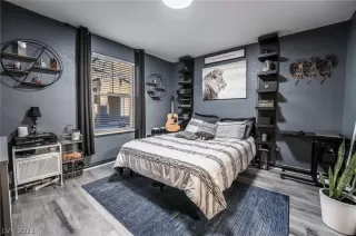 Photo #4: 2466945 Listing