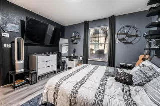 Photo #5: 2466945 Listing