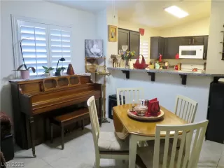 Photo #2: 2466947 Listing 