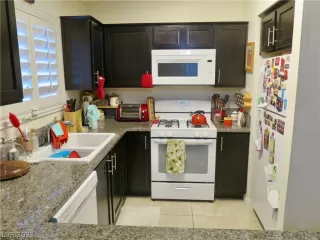 Photo #3: 2466947 Listing 