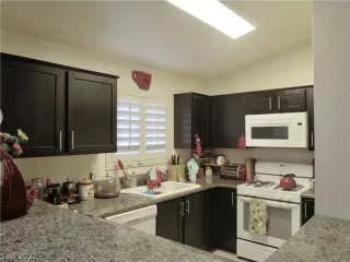 Photo #4: 2466947 Listing 