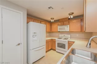 Photo #4: 2466955 Listing 