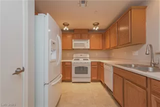 Photo #5: 2466955 Listing 