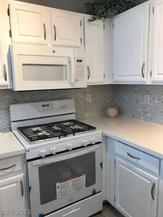 Photo #3: 2466980 Listing 