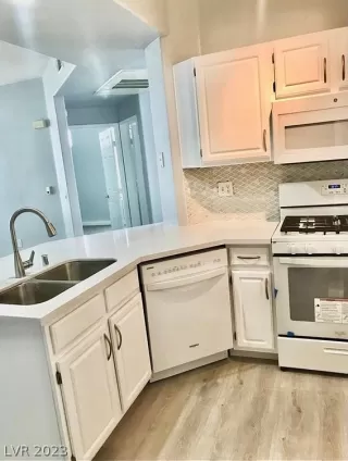 Photo #4: 2466980 Listing 