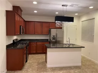 Photo #3: 2466987 Listing 