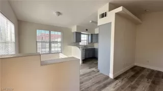 Photo #4: 2467021 Listing 