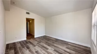 Photo #5: 2467021 Listing 