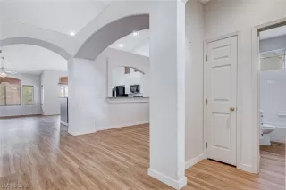 Photo #3: 2467082 Listing