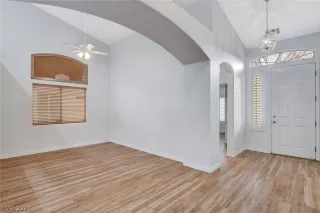 Photo #5: 2467082 Listing