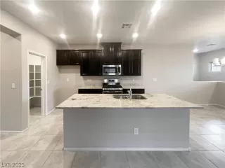 Photo #3: 2467106 Listing