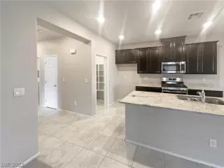 Photo #4: 2467106 Listing