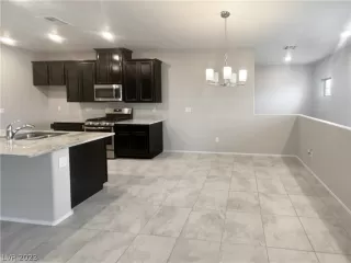 Photo #5: 2467106 Listing