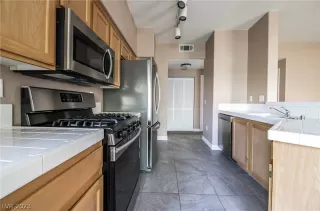 Photo #4: 2467110 Listing