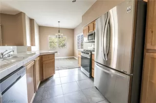 Photo #5: 2467110 Listing