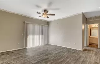 Photo #2: 2467113 Listing