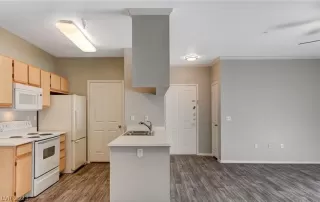 Photo #5: 2467113 Listing