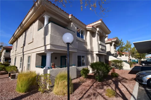 MLS: 2467122 Condo For Sale