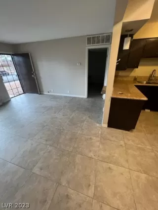 Photo #4: 2467167 Listing 