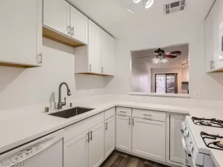 Photo #1: 2467169 Listing 