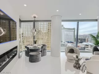 Photo #4: 2467173 Listing