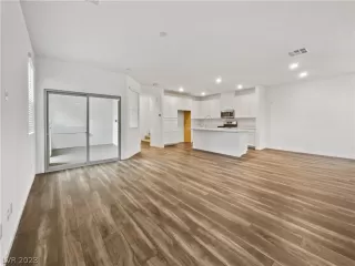 Photo #5: 2467185 Listing