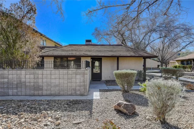 MLS: 2467225 Condo For Sale