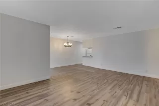 Photo #3: 2467225 Listing