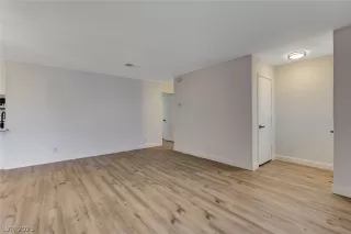 Photo #4: 2467225 Listing