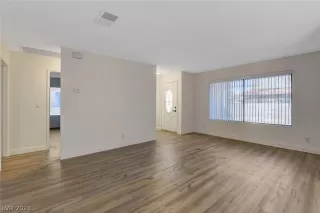 Photo #5: 2467225 Listing